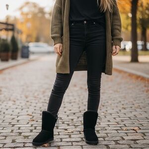 BEACH FEEL Black Suede Sherpa Boots